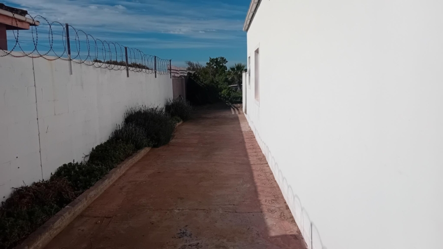 5 Bedroom Property for Sale in Bluewater Bay Western Cape
